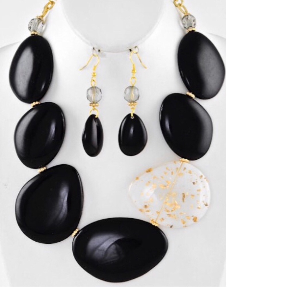 Black Pebbles Necklace